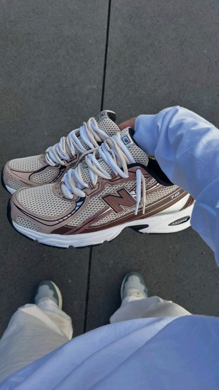 New Balance 740
