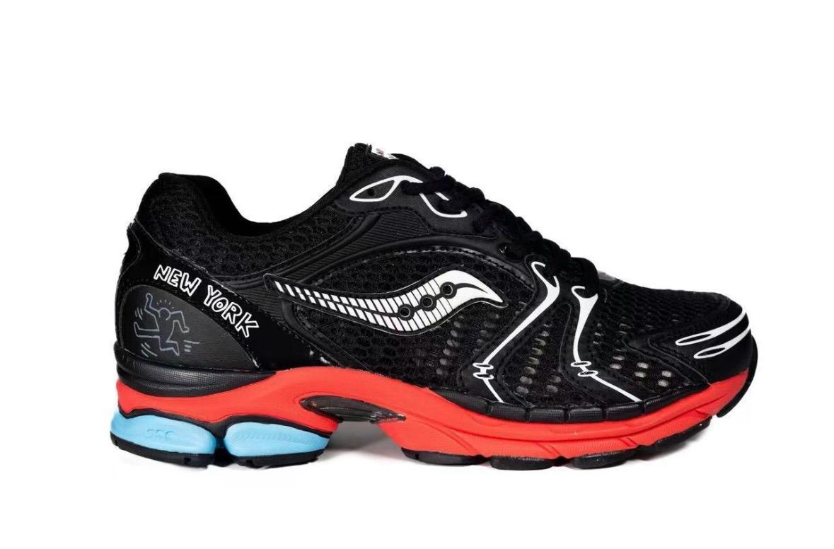 Saucony ProGrid Triumph 4 Noir New York - Sneakers rétro édition urbaine NYC - nbaddict.fr