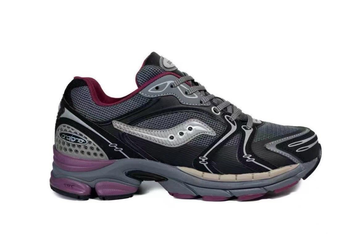 Saucony ProGrid Triumph 4 Noir Vortex Night - Sneakers rétro édition sombre - nbaddict.fr